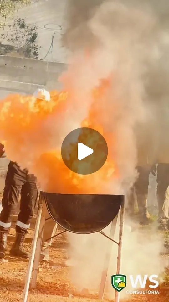 Vídeo: Parte prática do treinamento de brigada de incêndio com fogo controlado